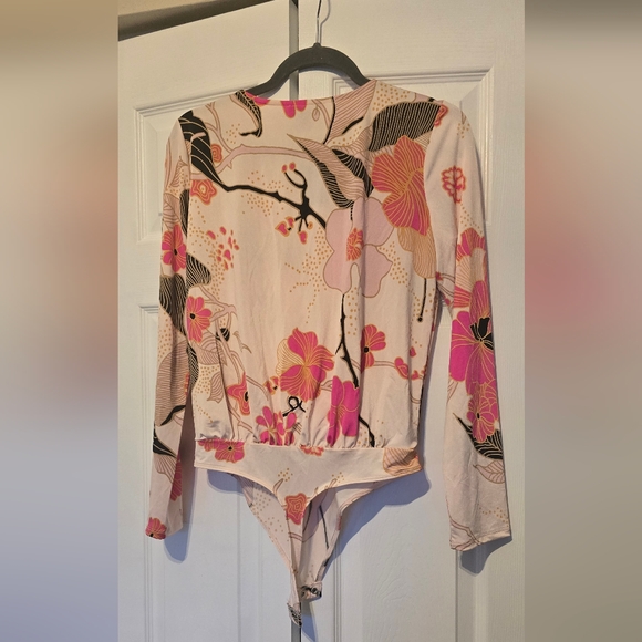 Express NWT Floral Bodysuit - Picture 4 of 4